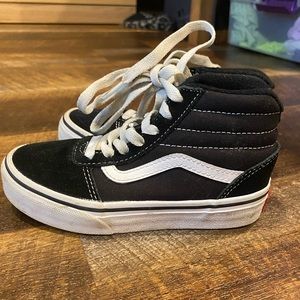 black and white sk8-hi high top vans